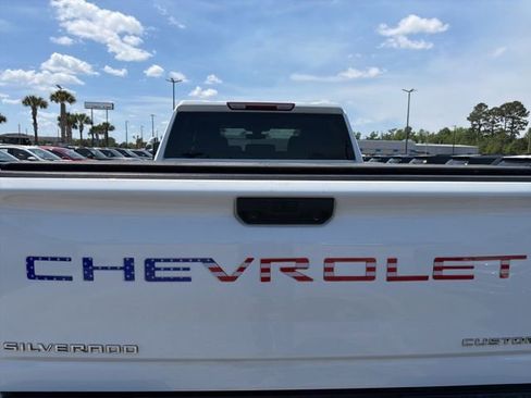 Used 2023 Chevrolet Silverado 2500 Custom w/ Custom Value Package image 9