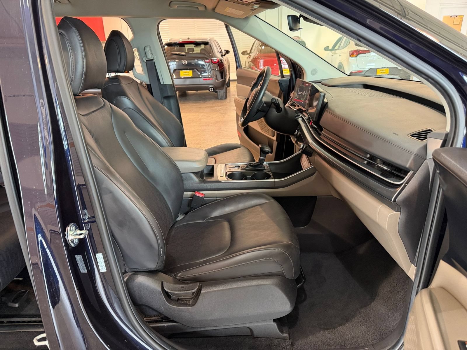 Used 2026 Kia Carnival FWD image 38