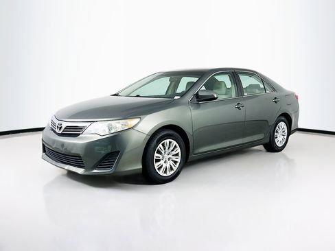 Used 2012 Toyota Camry L image 3