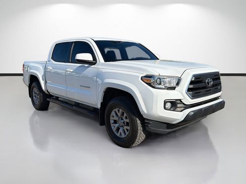 Used 2017 Toyota Tacoma SR5 w/ Tow Package image 1