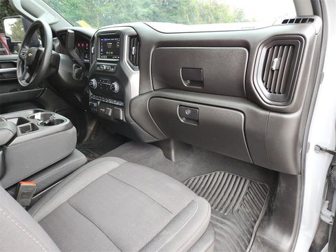 Used 2024 Chevrolet Silverado 2500 Custom w/ Custom Value Package image 12