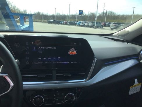 Used 2024 Chevrolet Trax LT w/ Driver Confidence Package image 18