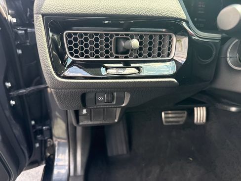 Used 2025 Honda Civic Sport image 15