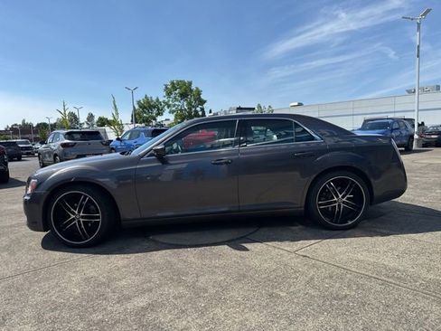Used 2014 Chrysler 300 RWD image 4