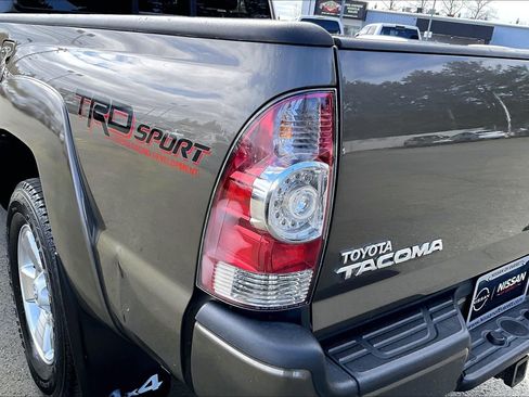 Used 2015 Toyota Tacoma TRD Sport w/ TRD Sport Package image 22