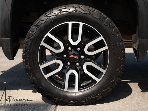 Used 2019 GMC Sierra 1500 AT4 w/ AT4 Premium Package AWD/4WD image 34