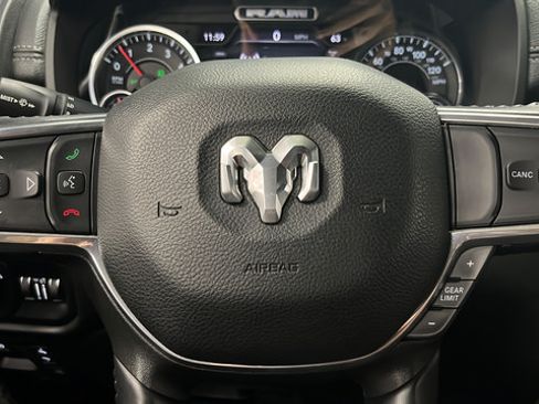 Used 2022 RAM 1500 Laramie AWD/4WD image 15