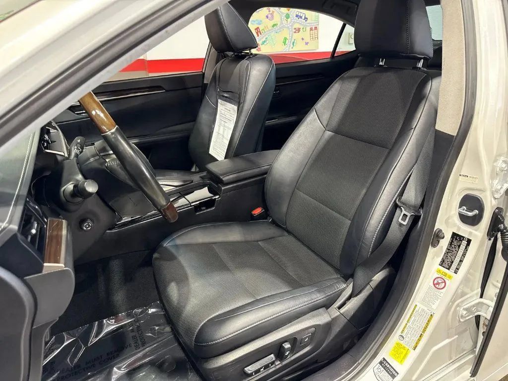 Used 2017 Lexus ES 350 w/ Navigation System Package FWD image 12