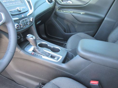 Used 2018 Chevrolet Equinox LT FWD image 16
