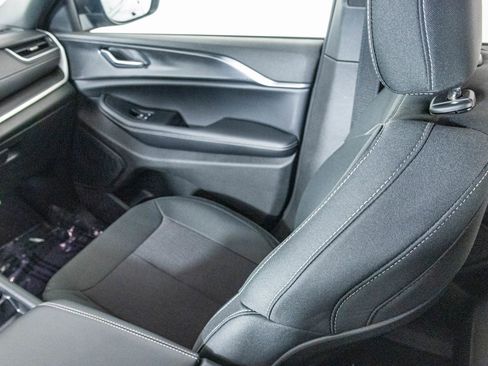 New 2025 Jeep Grand Cherokee Laredo X image 32