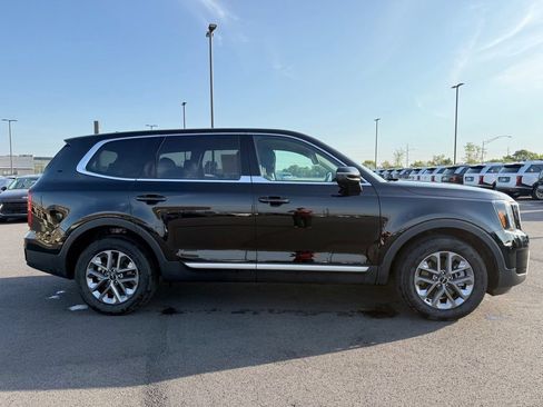 Used 2025 Kia Telluride LX FWD image 4