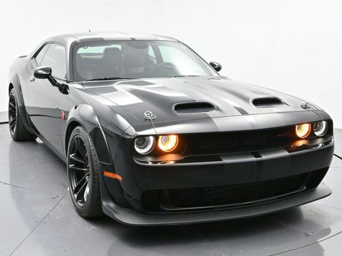 Used 2022 Dodge Challenger SRT Hellcat image 2