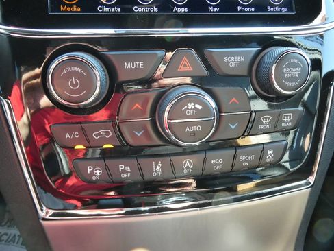 Used 2021 Jeep Grand Cherokee Limited w/ Quick Order Package 28K 80th AWD/4WD image 33