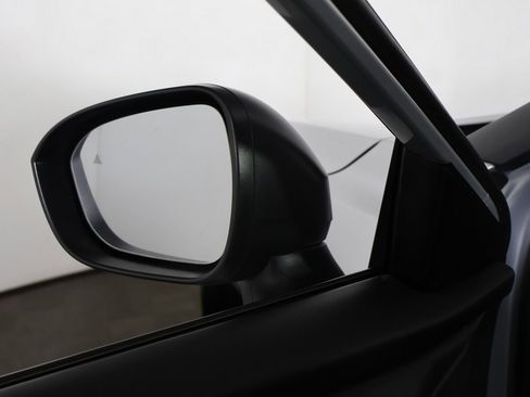 Used 2024 Nissan Rogue S image 28