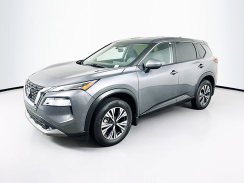 Used 2023 Nissan Rogue SV image 3