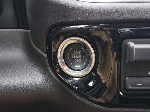 New 2025 GMC Sierra 1500 Elevation image 31