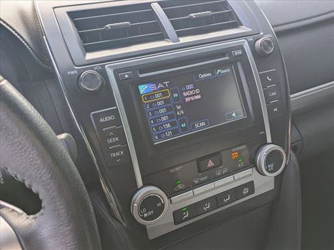 Used 2012 Toyota Camry SE FWD image 10