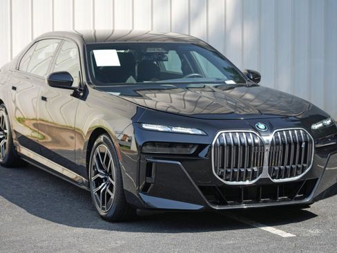 Used 2023 BMW i7 xDrive60 w/ Executive Package 2 AWD/4WD image 75