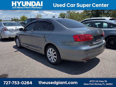 Used 2012 Volkswagen Jetta SE FWD image 2