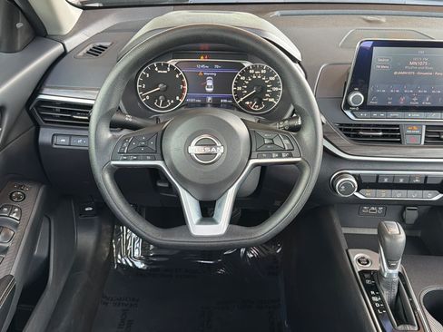 Used 2025 Nissan Altima 2.5 SV FWD image 16