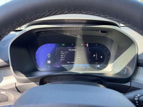 Certified 2023 Volvo XC40 B5 Ultimate w/ Climate Package AWD/4WD image 24