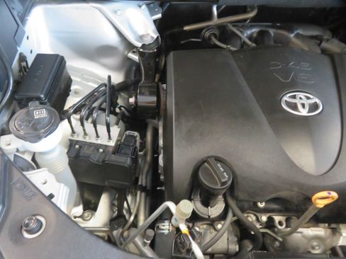 Used 2018 Toyota Highlander XLE AWD/4WD image 61
