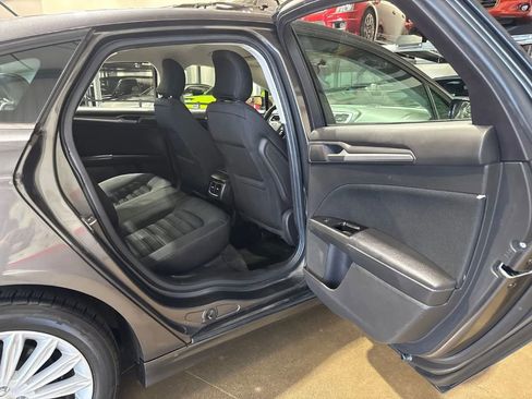 Used 2016 Ford Fusion SE image 12