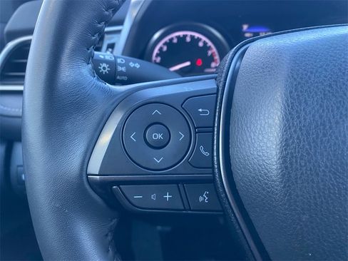 Used 2022 Toyota Camry SE image 18