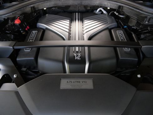 Certified 2022 Rolls-Royce Cullinan Black Badge AWD/4WD image 33