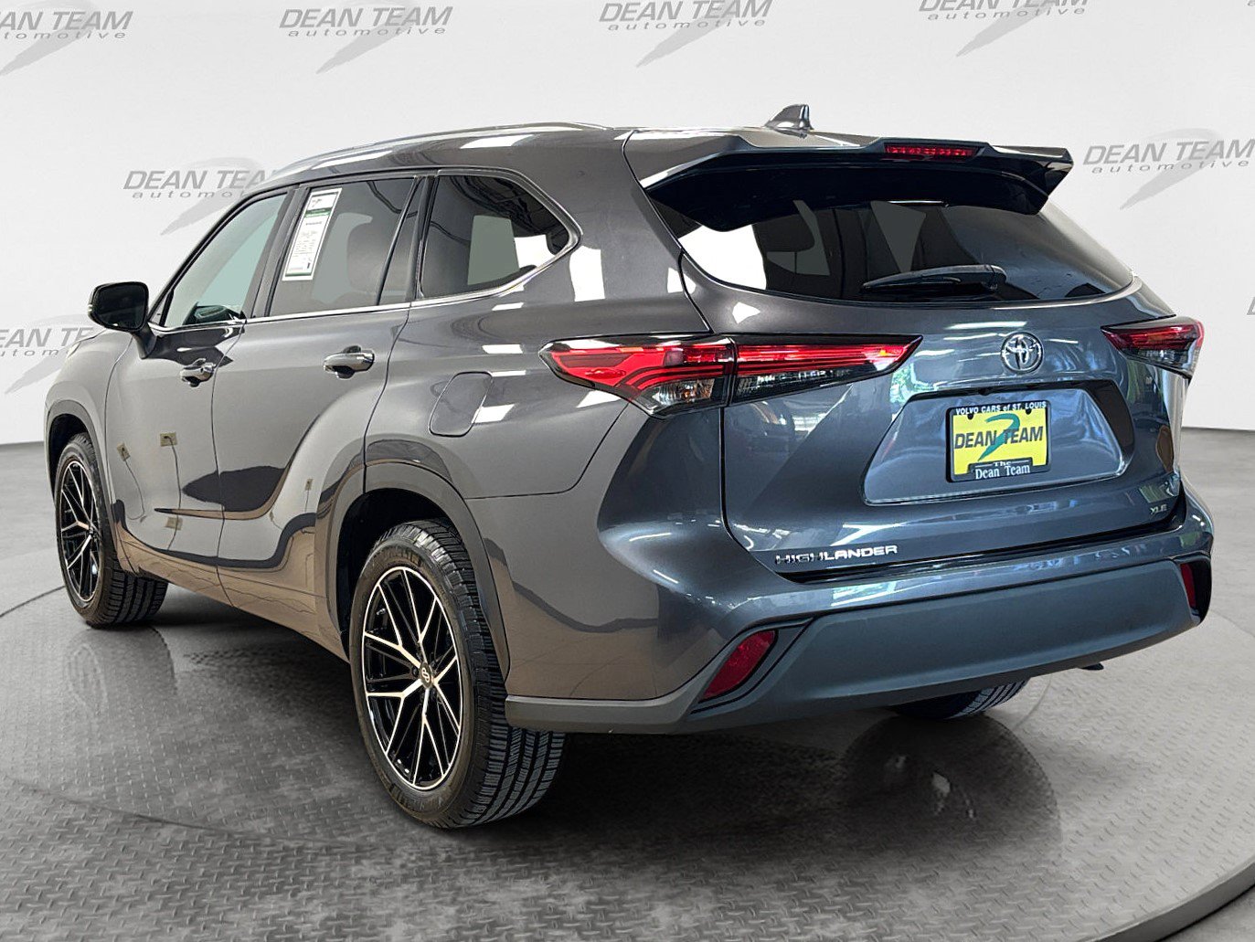 Used 2021 Toyota Highlander XLE FWD image 6
