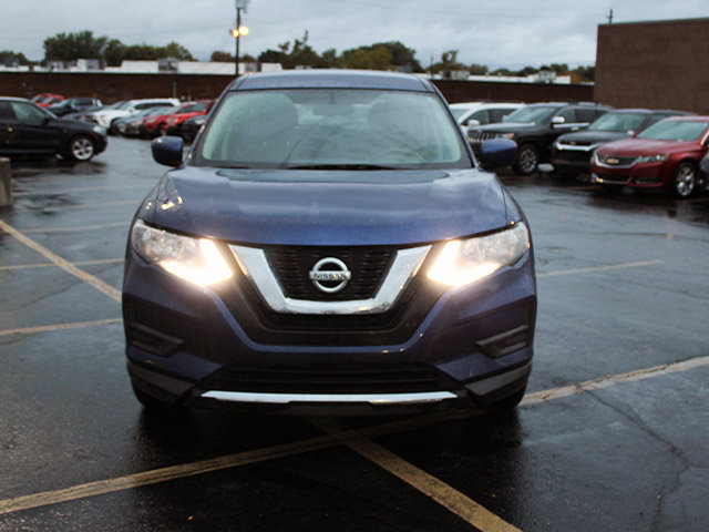 Used 2017 Nissan Rogue S AWD/4WD image 3