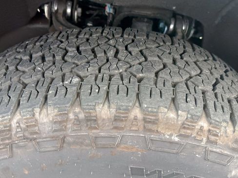 Used 2022 Chevrolet Silverado 2500 Custom w/ Custom Convenience Package image 12