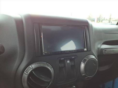 Used 2018 Jeep Wrangler Sport image 19