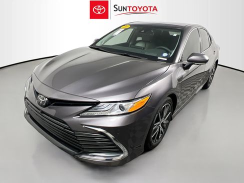 Used 2023 Toyota Camry XLE image 9