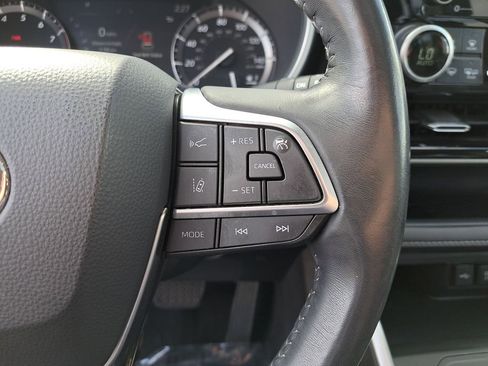 Certified 2020 Toyota Highlander XLE image 23