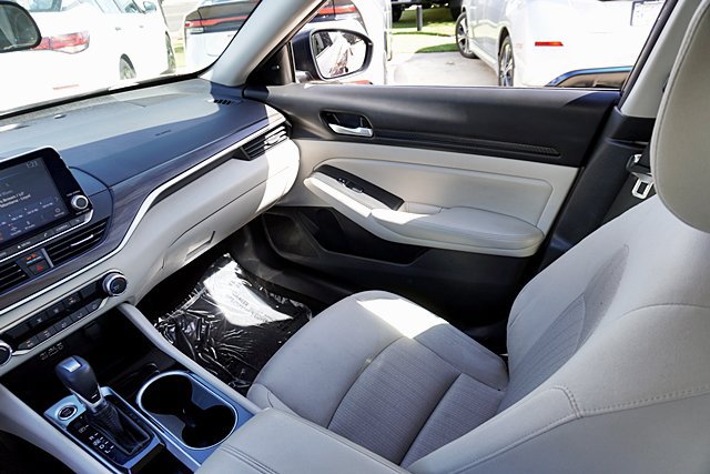 Used 2024 Nissan Altima 2.5 SV FWD image 30