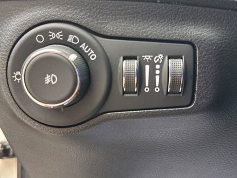Used 2019 Jeep Compass Latitude w/ Popular Equipment Group AWD/4WD image 19