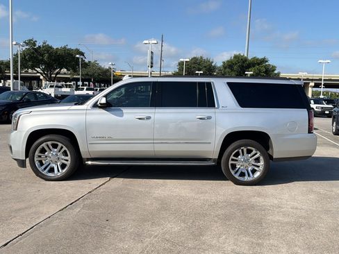 Used 2018 GMC Yukon XL SLT w/ Premium Edition RWD image 2