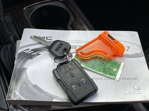 Used 2017 GMC Canyon SLE image 31