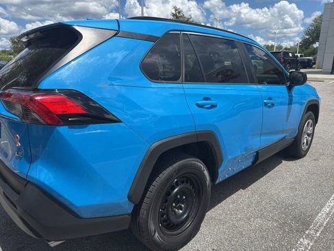 Used 2020 Toyota RAV4 LE FWD image 5