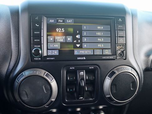 Used 2016 Jeep Wrangler Unlimited Sport w/ Connectivity Group AWD/4WD image 21