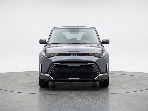 Used 2025 Kia Soul LX w/ LX Technology Package image 2