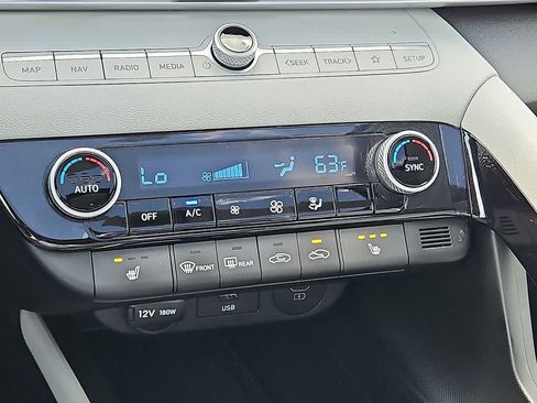 Used 2025 Hyundai Elantra Limited FWD image 15