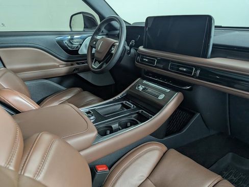 Used 2025 Lincoln Aviator Reserve w/ Equipment Group 201A image 25