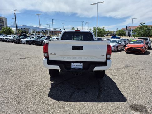 Used 2021 Toyota Tacoma SR5 AWD/4WD image 4