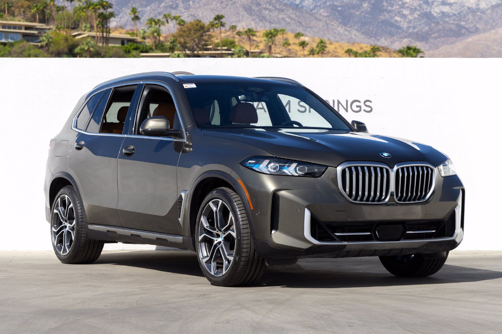 Certified 2024 BMW X5 xDrive40i w/ Premium Package AWD/4WD image 2