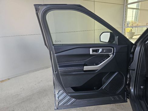 Used 2023 Ford Explorer XLT w/ Equipment Group 202A AWD/4WD image 18
