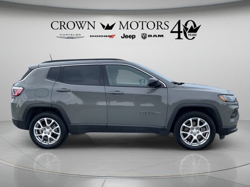 Used 2023 Jeep Compass Latitude AWD/4WD image 4