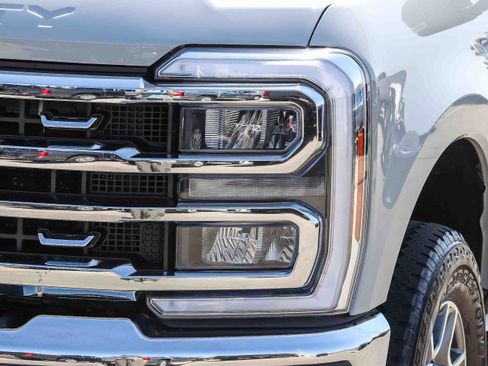 Used 2025 Ford F250 Lariat AWD/4WD image 11