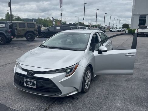 Used 2025 Toyota Corolla LE FWD image 1